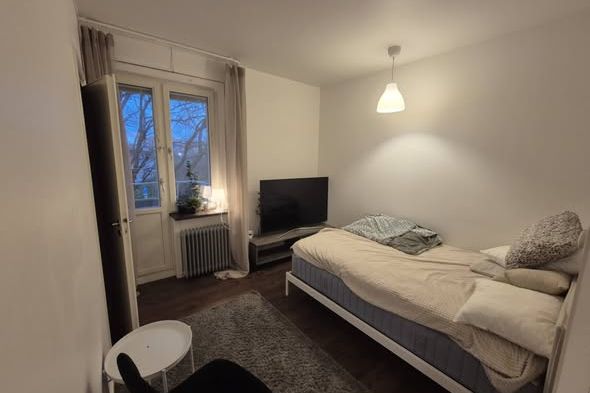 Rum med balkong & walk-in closet, Solna