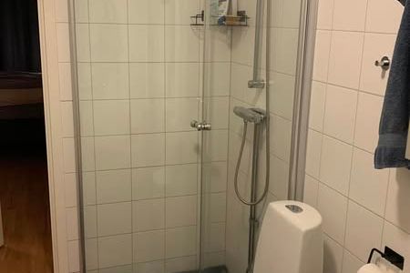 Nyproducerad 2:a nära pendeln i Handen