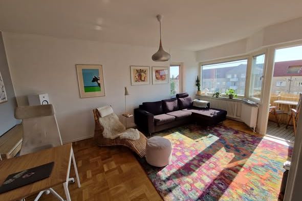 Möblerad 2a med balkong nära havet