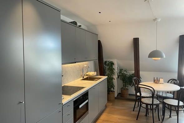 Möblerad takvåning vid Ekonomikum