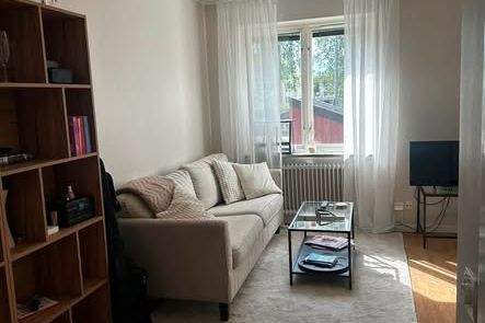 Nyrenoverad 1:a i Haga – möblerad