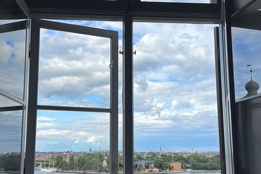 Möblerat rum på Södermalm med utsikt
