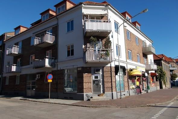 Charmig 2:a med balkong på Högaborg