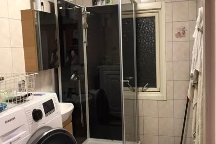 Rum i trevligt kollektiv nära spårvagn