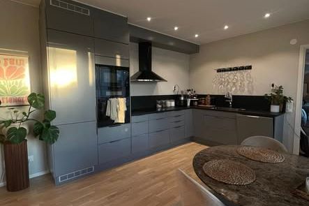 Fin 2:a med stor balkong i Umeå