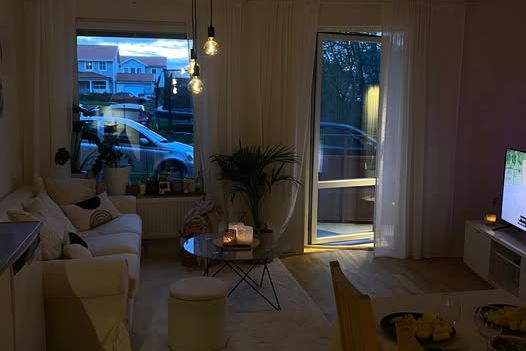 Charmig tvåa med balkong nära naturen