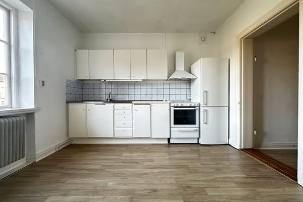 Ljus 2:a nära centrum och grönområden