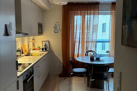 Möblerad 1:a i Krokslätt med balkong