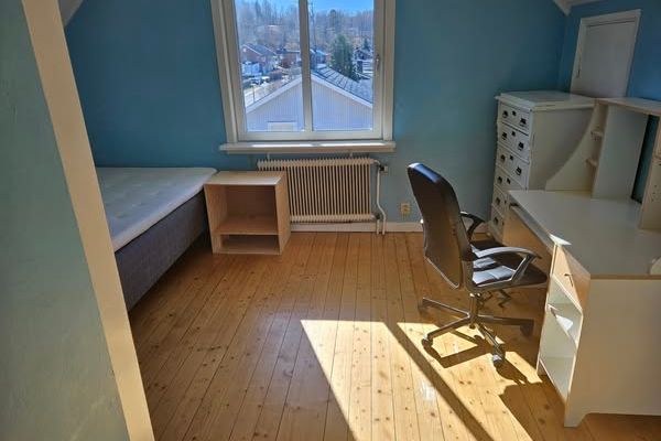 Möblerat rum i villa, Hovslätt – 4000 kr