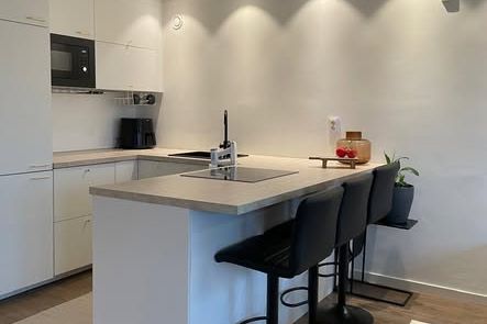 Ljus 2:a med balkong i Akalla