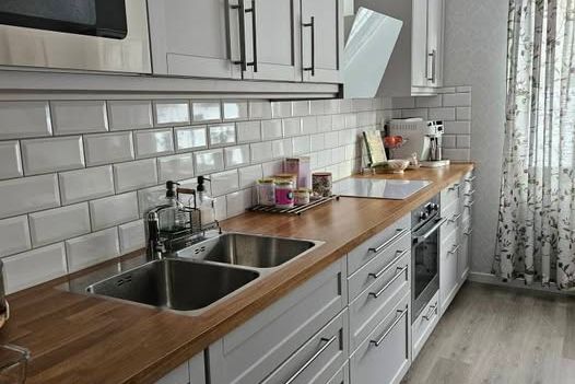 Renoverad 2:a med inglasad balkong