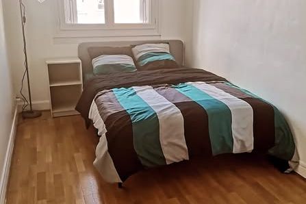 Möblerat rum med balkong vid Centralen