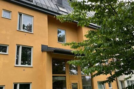 Möblerad 2:a nära T-bana i Duvbo