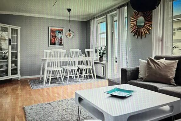 Charmigt radhus i Sollentuna – nära Stockholm