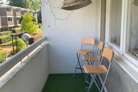 Rymligt rum med balkong i Askim