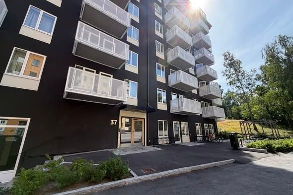 Ljus 2:a med balkong i Södertälje