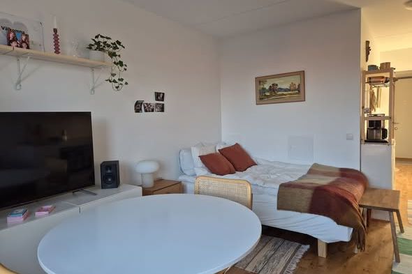 Modern 1:a med uteplats i Vårberg