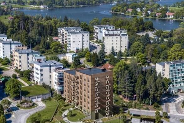 Nyproducerad 1a med balkong vid T-bana