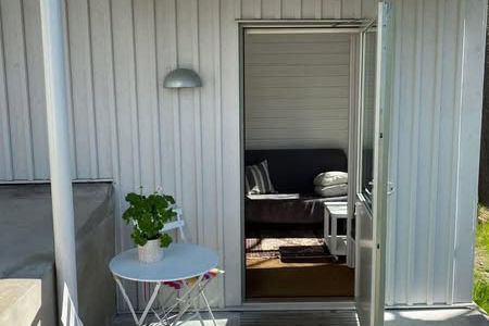 Mysig stuga i Saltsjöbaden med sovloft