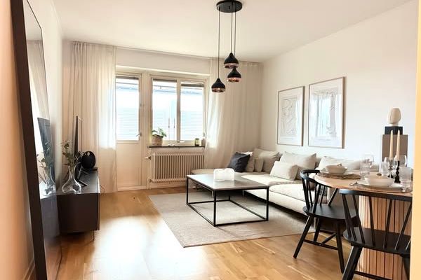 Central tvåa med balkong och gratis gym