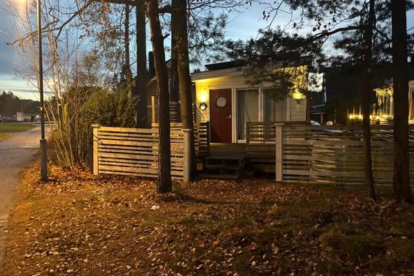 Eget möblerat hus med uteplats i Hässelby