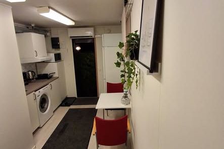 Mysigt attefallhus med trädgård i Malmö