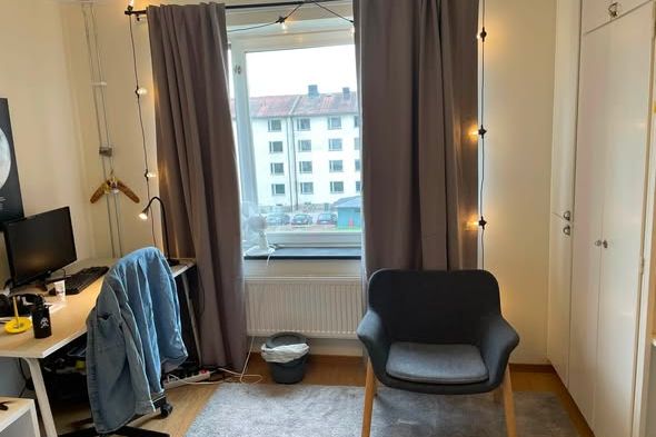 Möblerat korridorsrum nära Ekonomikum