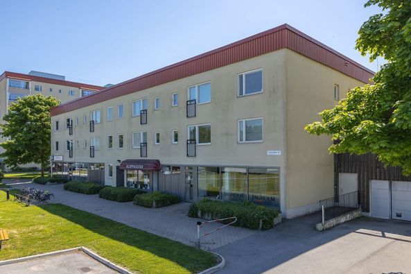 1:a i Täby nära centrum, inflytt nu!