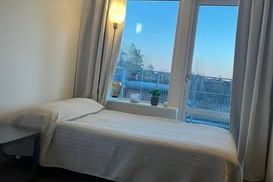 Möblerad studio i Hässelby Villastad