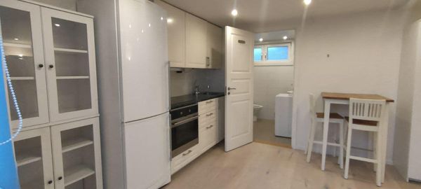 Charmigt rum med kök och badrum i villa