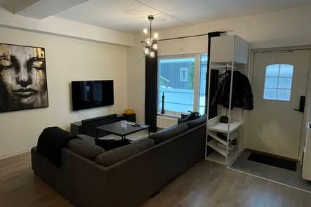 Ljus 1,5a i Segeltorp med parkering