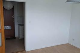 1:a i Skogås nära pendeltåg & centrum