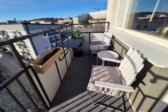 Ljus 2:a nära pendeltåg i Spånga