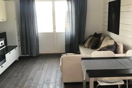 Charmig stuga med sovloft nära Uppsala