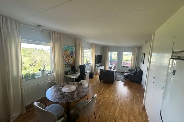 Fräsch 2:a med balkong i Märsta