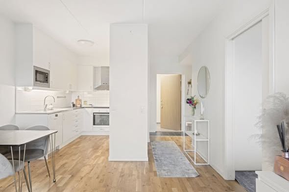 Ny 2:a med stor balkong i Sävja