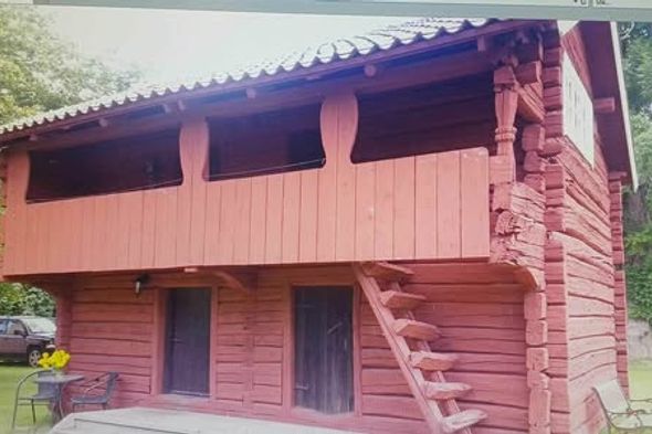 Mysigt timmerhus nära Jönköpings centrum