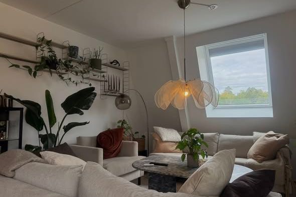 Ljust rum i Skälby nära Barkarbystaden