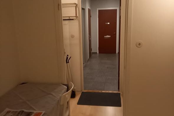 Möblerad 1,5:a nära T-bana Sätra