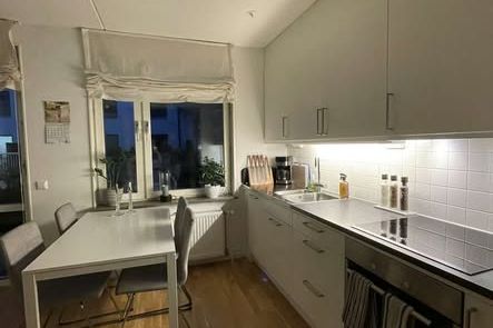 1:a med stor uteplats nära pendeln