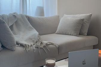 Möblerad 2:a med flera bekvämligheter i Spånga
