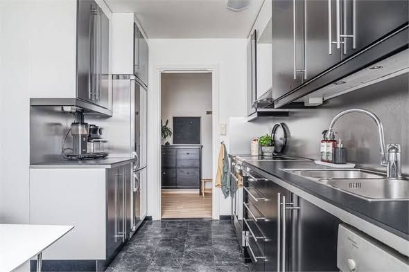 Ljus 2:a med inglasad balkong i Skönsmon