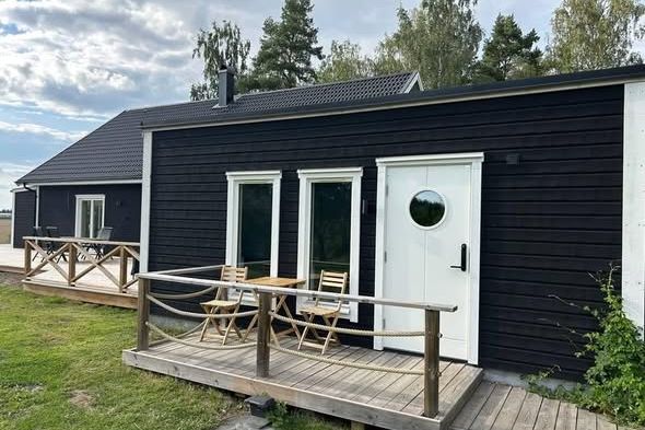 Mysig möblerad stuga nära Linköping