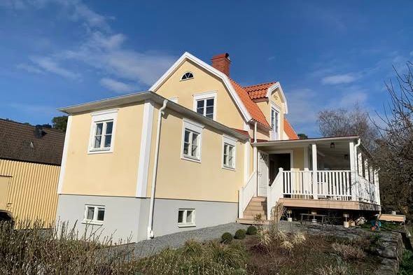 Nybyggd 1:a med uteplats inkl allt