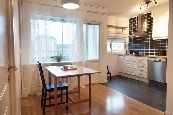 Ljust djurvänligt rum i Ruddalen