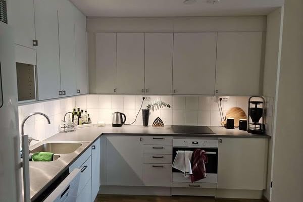 Ljus 2:a i Ursvik med balkong nära city
