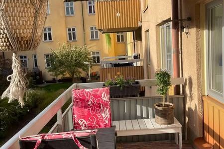 Central tvåa med balkong uthyres möblerad