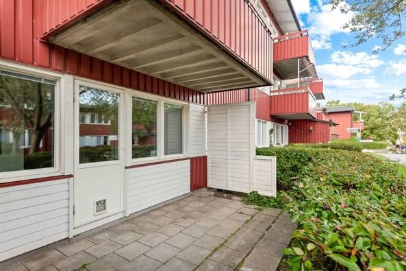 Modern 2,5:a med uteplats i Akalla