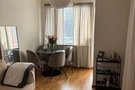 Fräsch 1:a med stor balkong Druvefors