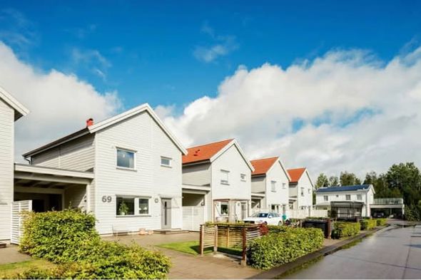 Barnvänligt radhus i Sandsbro nära sjön